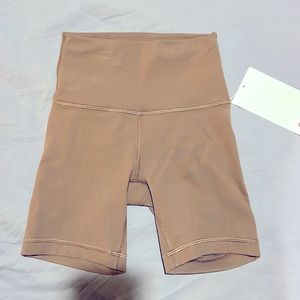 Lululemon Wunder Train HR Short 6” Pockets